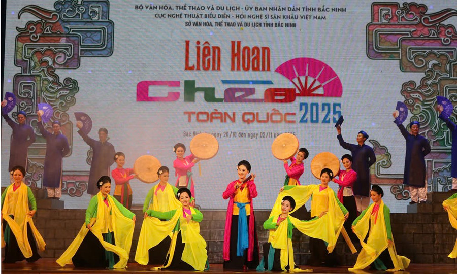 Văn nghệ chào mừng. z7138183519885-844816ac90feb242ec59e86d6ee7e427.jpg