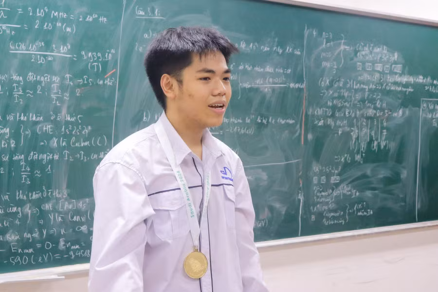 A 4 Bai 3 Olympic quoc te.jpg