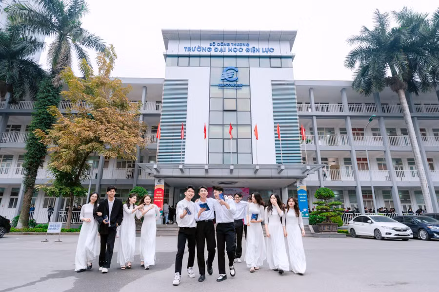 Sinh viên Trường Đại học Điện lực.