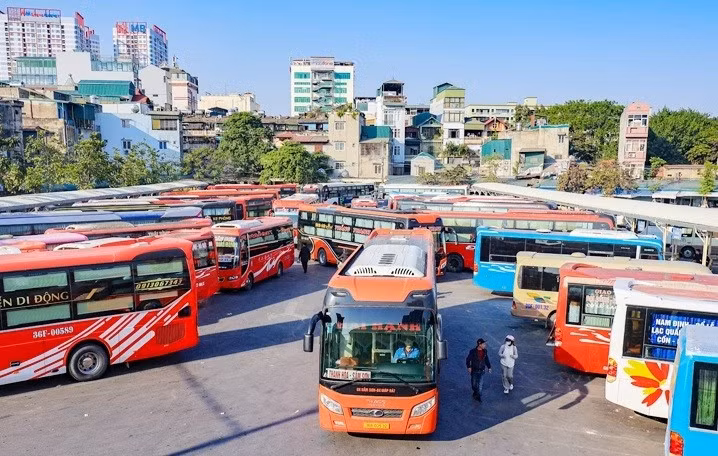 Bến xe Hà Nội kêu gọi doanh nghiệp vận tải đồng hành cùng sinh viên. 