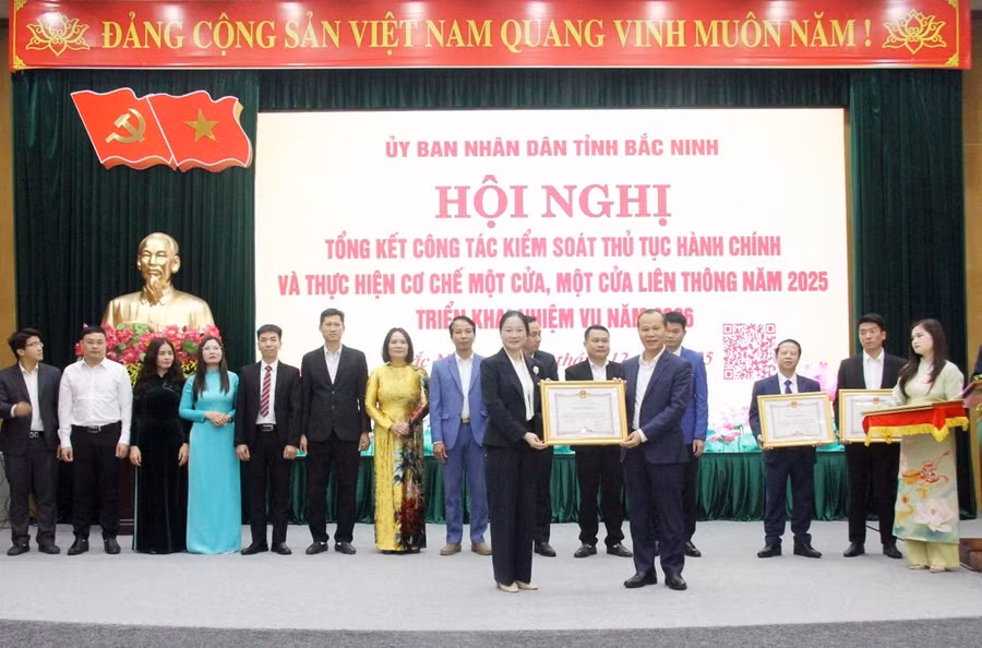 Trung tâm phục vụ hành chính công phường Việt Yên vinh dự nhận Bằng khen của Chủ tịch UBND tỉnh Bắc Ninh.