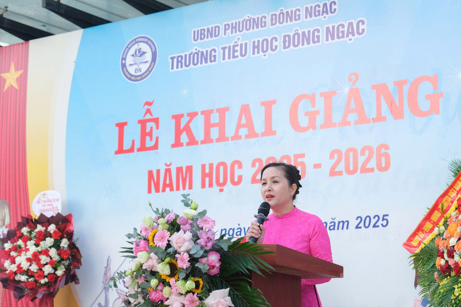 Nhà giáo Đỗ Thị Loan - Hiệu trưởng Trường Tiểu học Đông Ngạc phát biểu tại buổi lễ. dn4.jpg