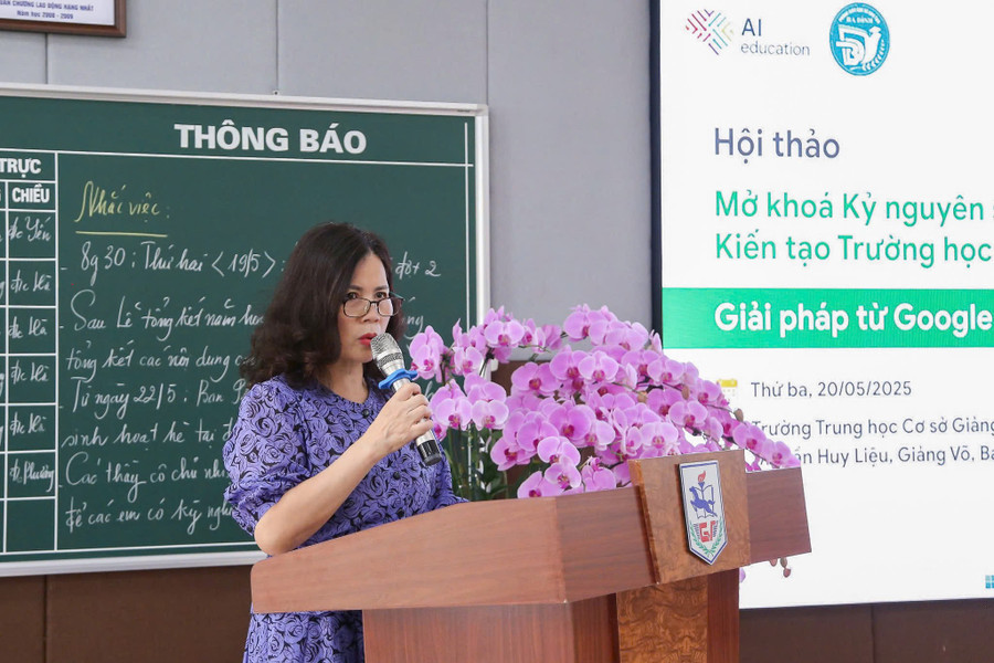 Bà Phạm Thị Ngọc Lan, Phó trưởng Phòng GD&ĐT quận Ba Đình phát biểu khai mạc. b-1.jpg