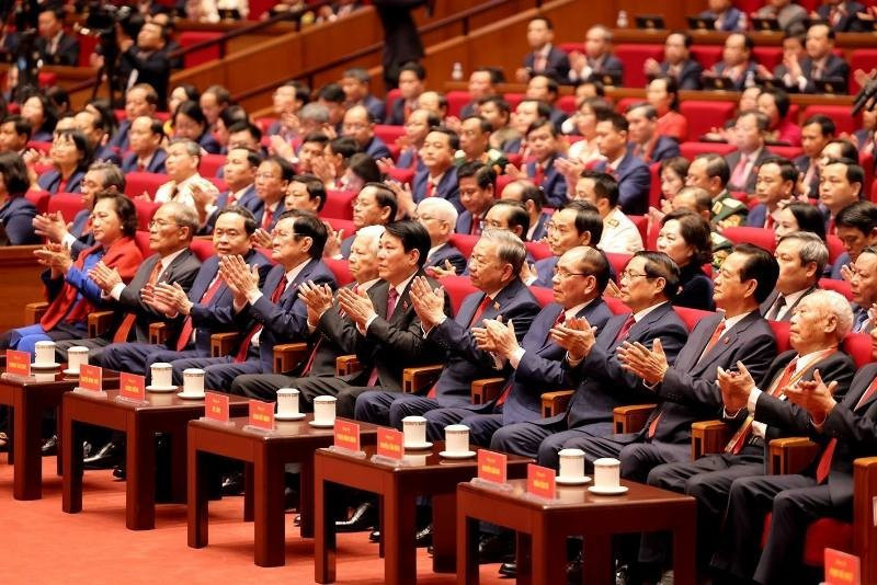 Các đồng chí lãnh đạo, nguyên lãnh đạo Đảng, Nhà nước dự phiên khai mạc Đại hội XIV của Đảng. Ảnh: TTXVN.