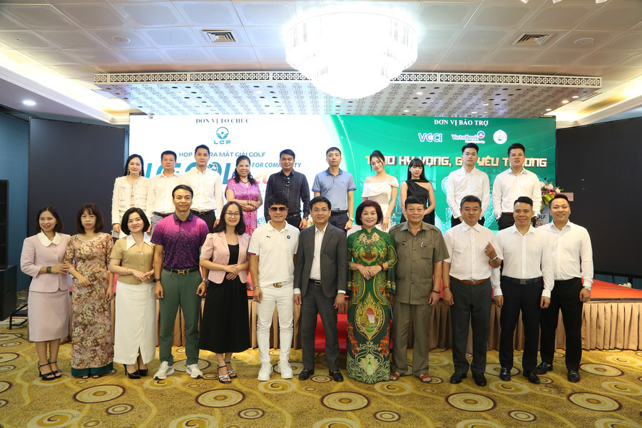 Đại diện Ban tổ chức, nhà tài trợ và đại biểu phát động giải Golf LCF Golf for Community 2025 với chủ đề "Trao hy vọng, gửi yêu thương". 1f2a0609.jpg