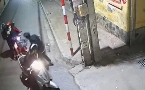 Hiện trường vụ việc được camera an ninh ghi lại.