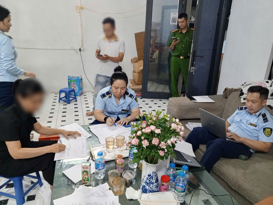 Đoàn Kiểm tra làm việc với đại diện Công ty TNHH Yến Trí Việt. Ảnh: TG