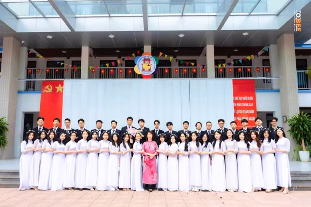 Lớp 9A9 do cô Ngô Thúy Anh chủ nhiệm có 100% học sinh đỗ công lập.