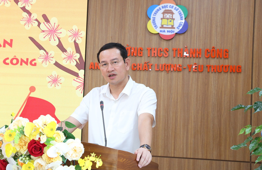 Ông Cồ Như Dũng - Chủ tịch UBND phường Giảng Võ nhấn mạnh, giao lưu với giáo viên Nhật Bản là góp phần thực hiện thắng lợi, hiệu quả thúc đẩy hợp tác quốc tế. c6.jpg