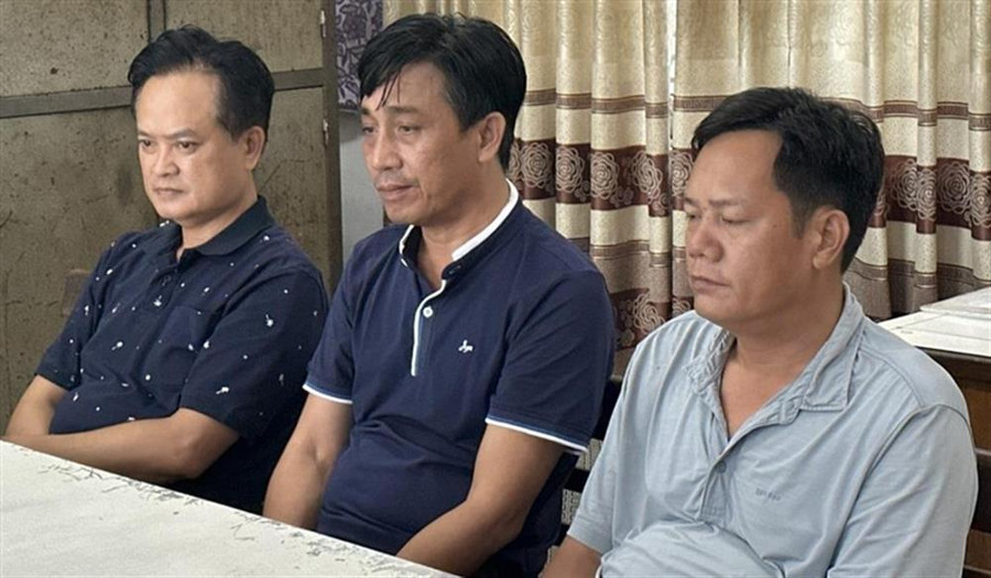 Các đối tượng trong đường dây cá độ bóng đá bị bắt giữ.