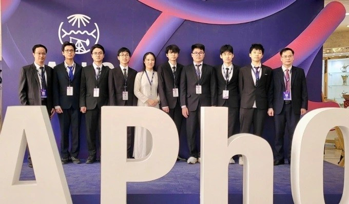 Đoàn học sinh Việt Nam đạt kết quả vượt trội tại Olympic Vật lý Châu Á năm 2025. picture1-1746925088-8513-1746925318.jpg