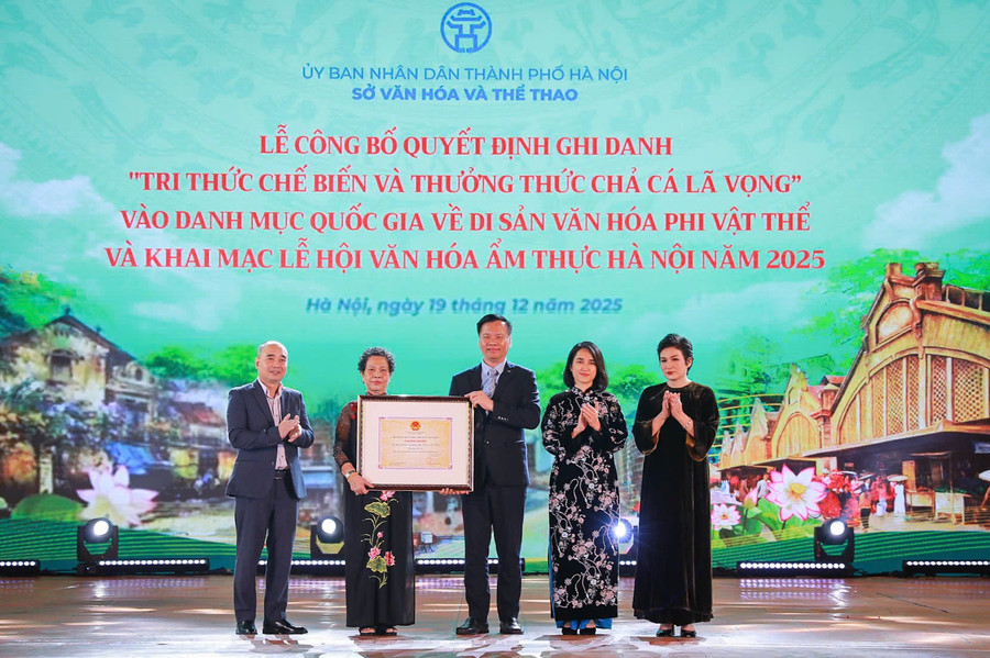 “Tri thức chế biến và thưởng thức Chả cá Lã Vọng” vào danh mục quốc gia về di sản văn hóa phi vật thể. Ảnh: H.L