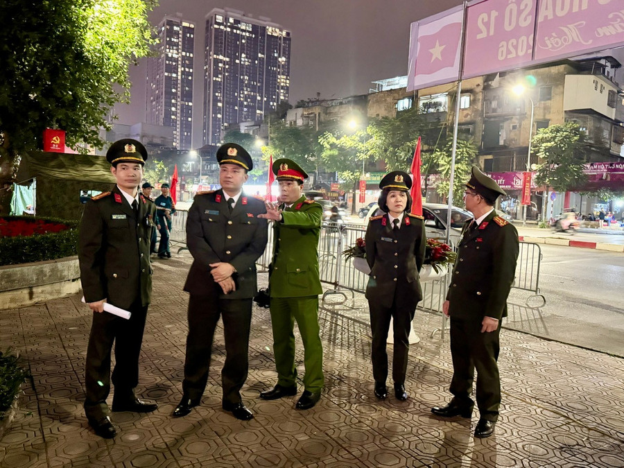 Đại tá Nguyễn Tiến Đạt kiểm tra công tác đảm bảo ANTT tại trên địa bàn phường Giảng Võ.