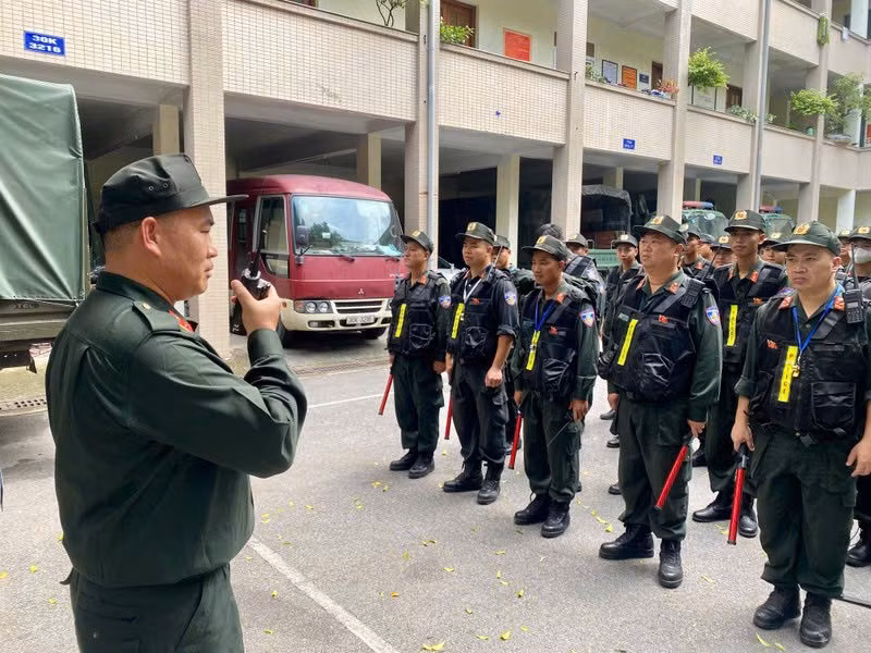Chỉ huy Đội Cảnh sát đặc nhiệm kiểm tra lực lượng, phương tiện, công cụ hỗ trợ.