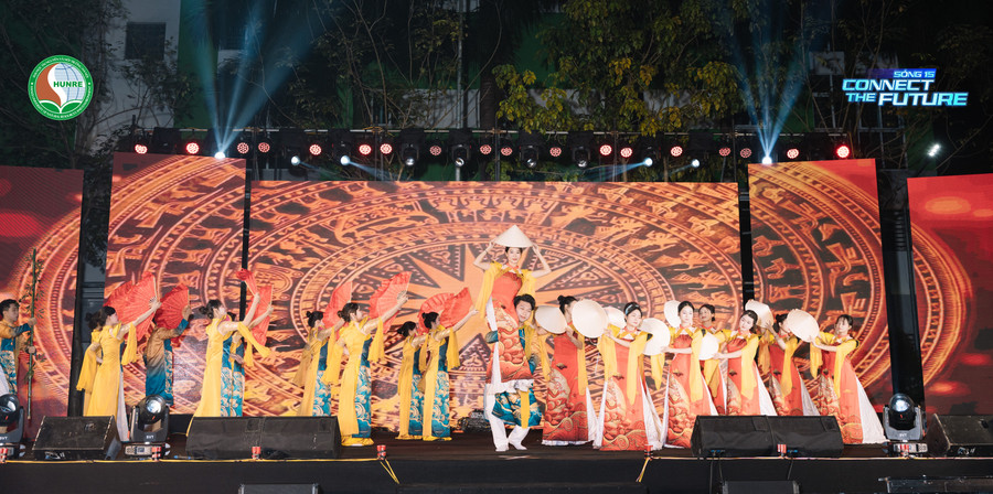 Văn nghệ sôi động tại gala.