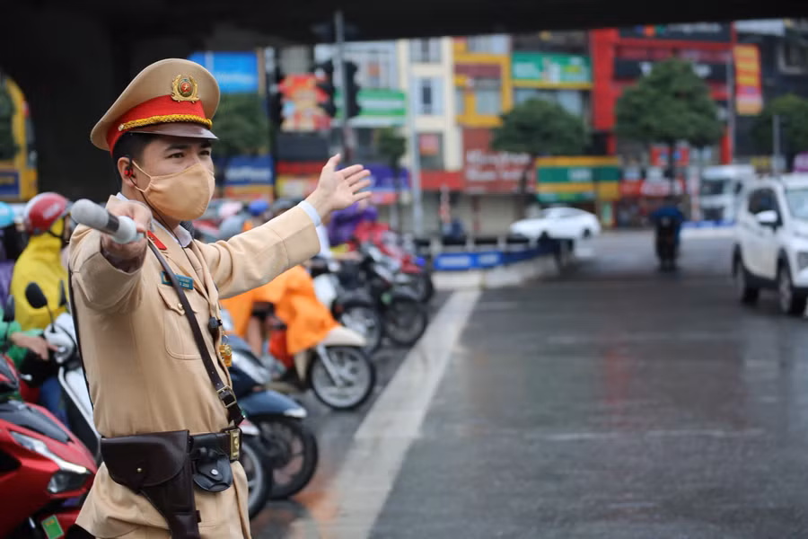 CSGT Thủ đô làm nhiệm vụ chiều 22/2.