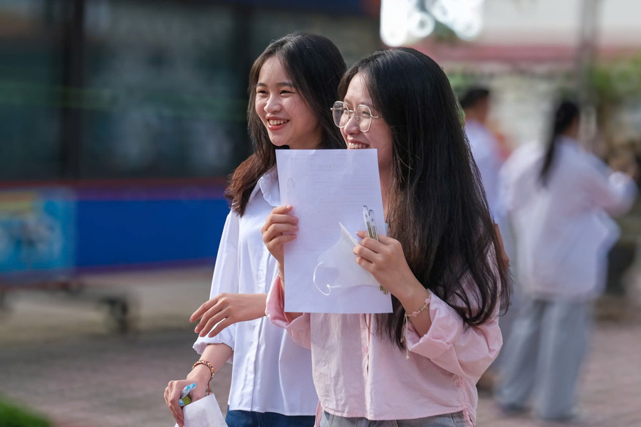 Thí sinh tự tin tại điểm thi Trường THPT Ngô Sĩ Liên. c-4.jpg