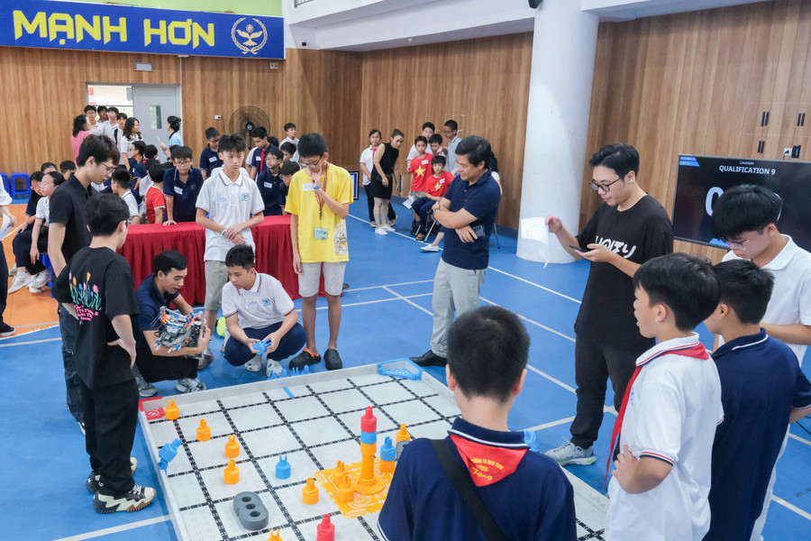 Không khí sôi nổi từ các đội thi. t6.jpg