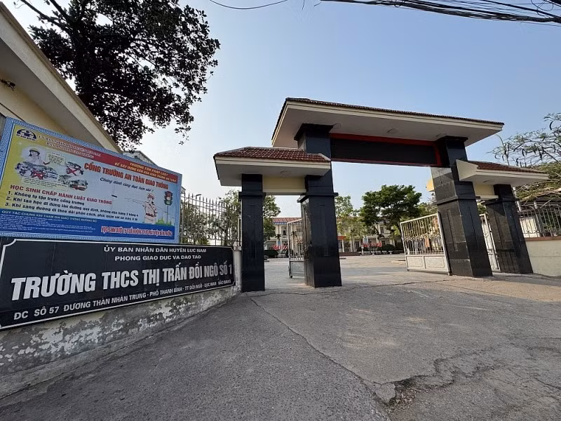 Trường THCS thị trấn Đồi Ngô số 1 - nơi xảy ra vụ việc.