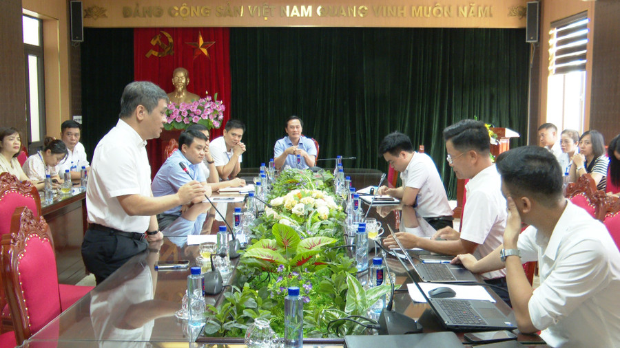 Đại biểu phát biểu tham luận tại hội nghị. 249-7133mxf-snapshot-0002189.jpg
