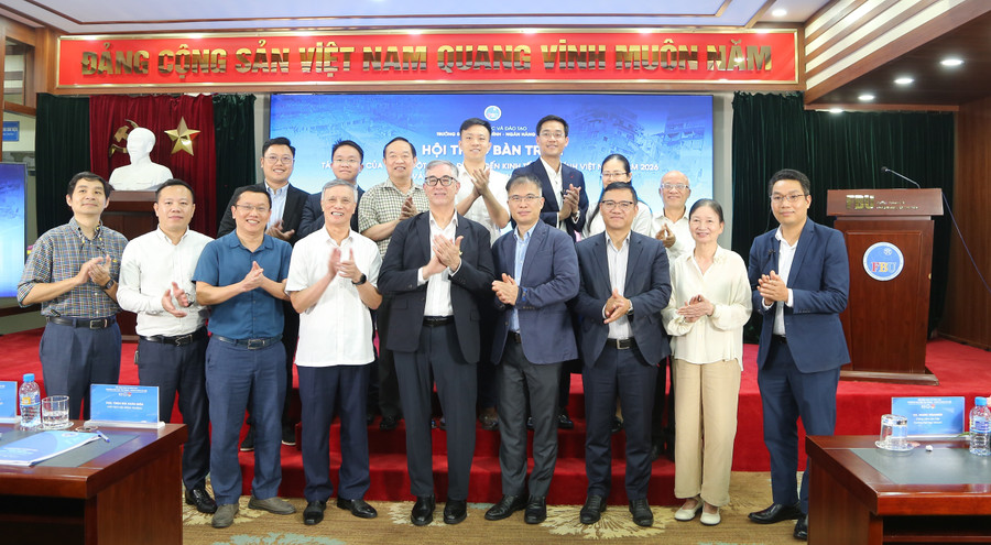 Đại biểu, chuyên gia dự hội thảo.