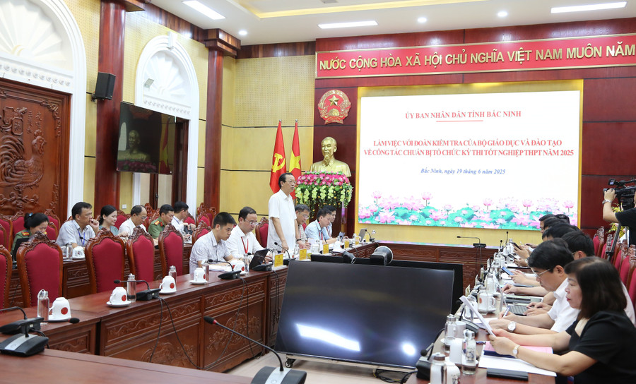 Quang cảnh buổi làm việc. bn-9.jpg