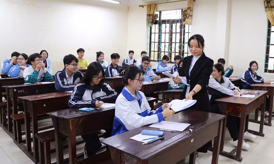 Thí sinh dự thi các môn tự luận.