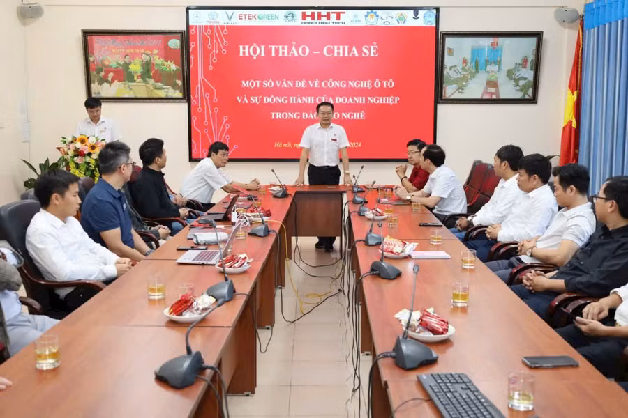 TS. Phạm Xuân Khánh - Hiệu trưởng Trường Cao đẳng Công nghệ cao Hà Nội chia sẻ tại hội thảo.