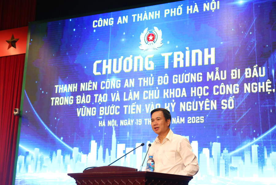 Thứ trưởng Bộ Khoa học và Công nghệ Bùi Thế Duy truyền đạt chuyên đề tại chương trình. 494b3867.jpg
