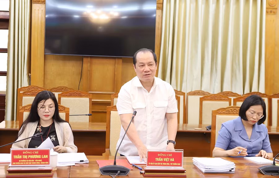 Ông Trần Việt Hà, Ủy viên Ủy ban Kiểm tra Trung ương, Phó Trưởng Đoàn Kiểm tra phát biểu.