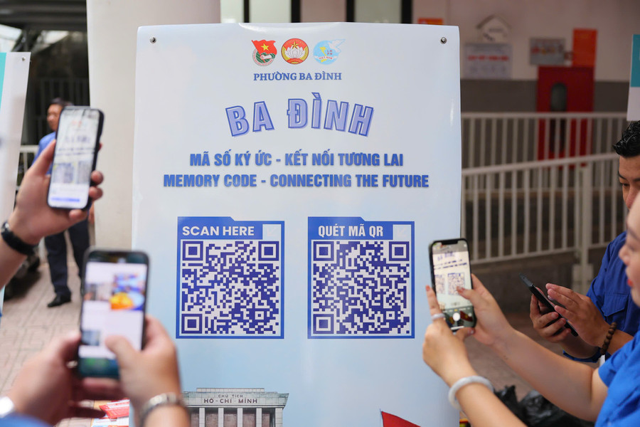 Sổ tay du lịch điện tử với chủ đề "Ba Đình - Mã số ký ức, kết nối tương lai”. z6906385809899-b57a925c72cfd147542cb2d13f646a66.jpg