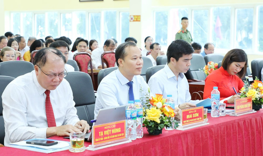 Đại biểu dự hội nghị tổng kết năm học (ảnh BBG). bg-2.jpg