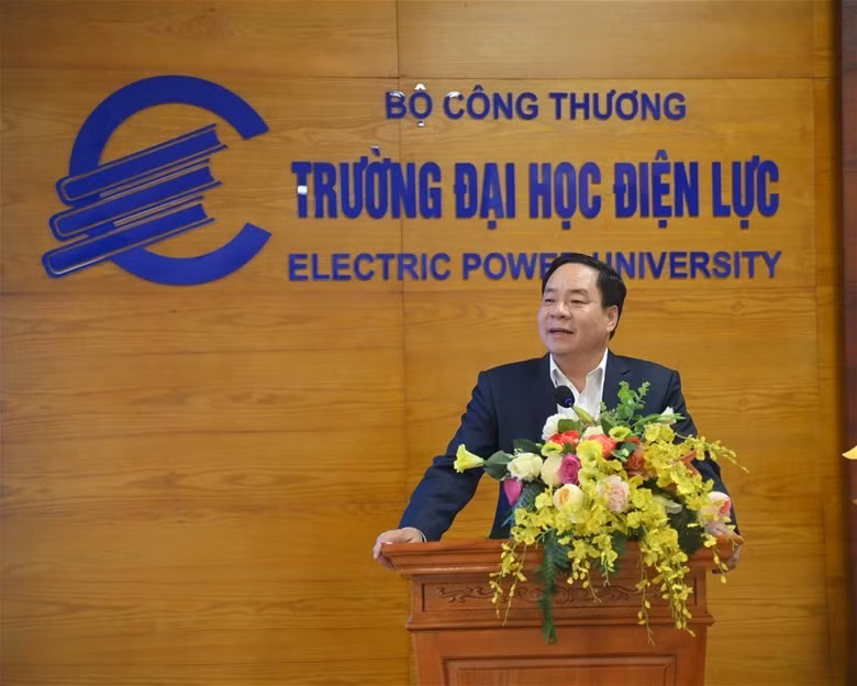 NGƯT. PGS.TS Vũ Đình Ngọ chúc mừng các doanh nhân, doanh nghiệp.