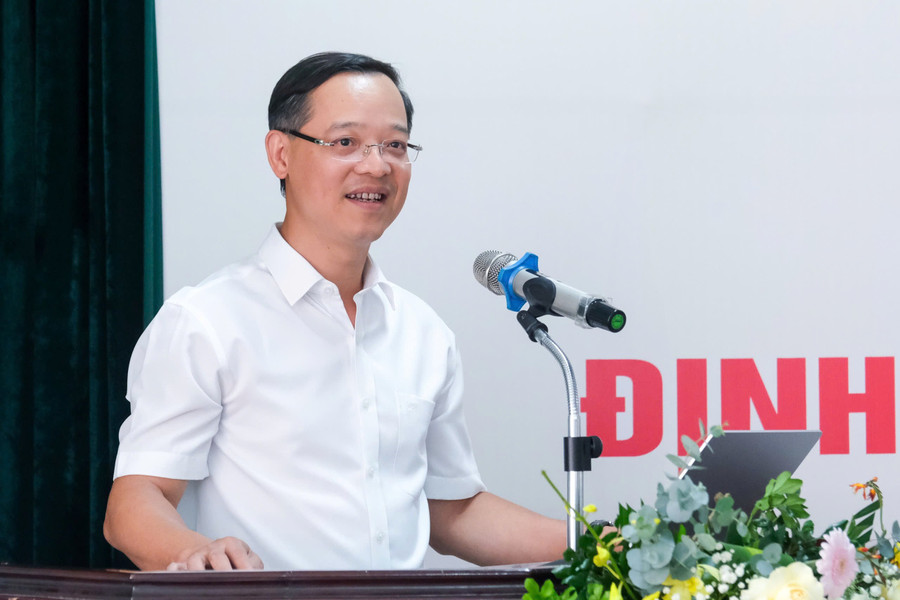 TS. Trương Anh Dũng - Cục trưởng Cục GDNN và GDTX Bộ GD&ĐT chia sẻ tại hội thảo. z7000676886989-0cc6238c90b4289dfe1afdc30846fd37.jpg