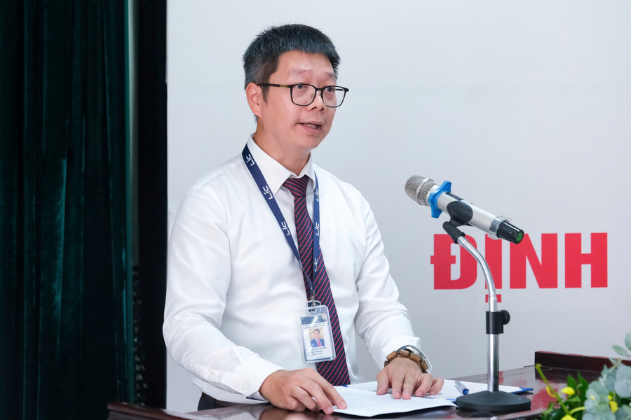 PGS.TS Nguyễn Tiến Đông - Hiệu trưởng trường Cao đẳng Lý Thái Tổ tham luận tại hội thảo. z7000676738197-786a55a21d1f8f077faf6c36724e5c01.jpg