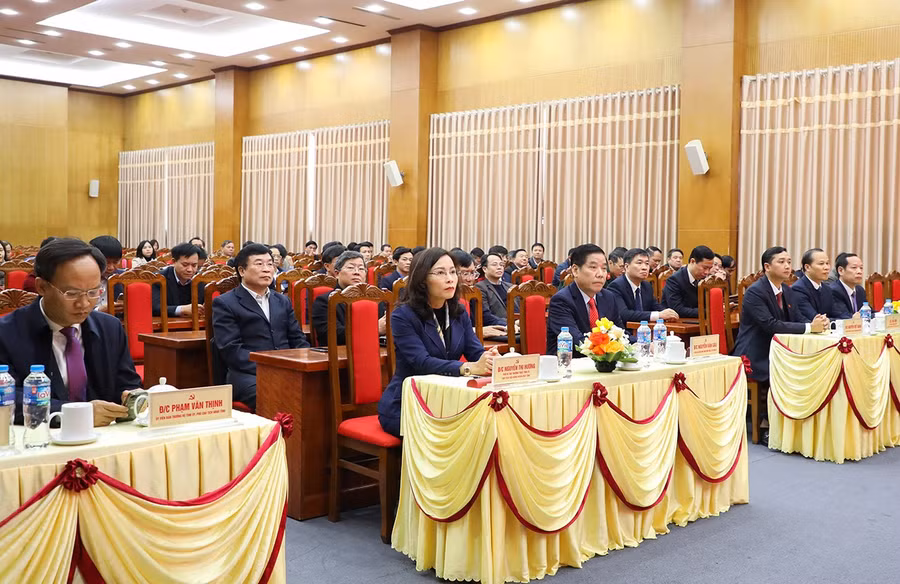 Các đại biểu dự hội nghị.