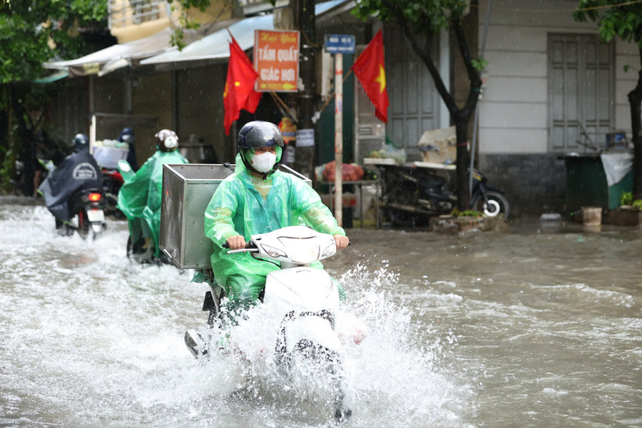Dự báo đêm 28 đến chiều tối 30/9, Hà Nội có mưa vừa, mưa to đến rất to và dông.
