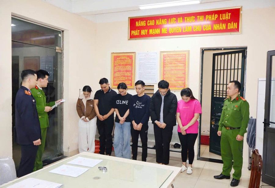 Cơ quan chức năng khởi tố vụ án, khởi tố bị can về hành vi lừa dối khách hàng.