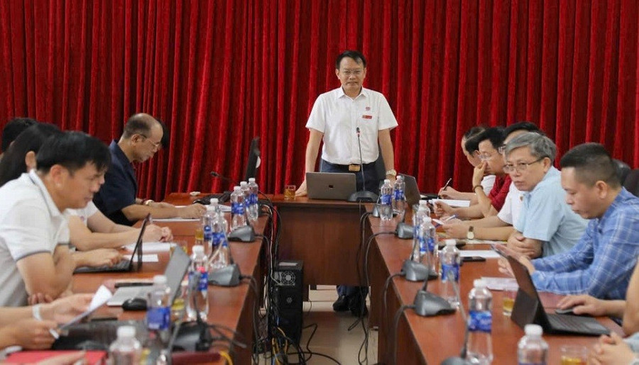 NGƯT. TS Phạm Xuân Khánh trình bày báo cáo. v2.jpg