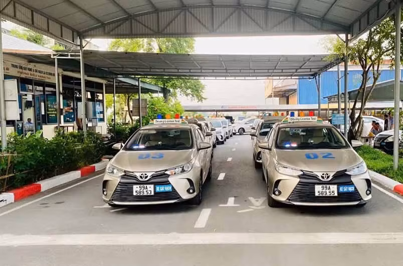 Hệ thống xe ô tô sát hạch của Trung tâm Dạy nghề và Sát hạch lái xe Đông Đô.