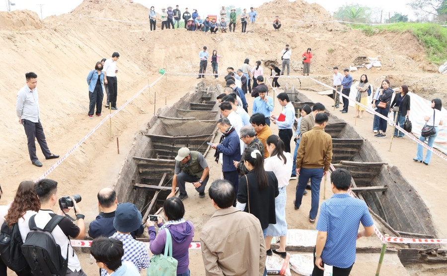 Hiện trường khai quật khảo cổ 2 chiếc thuyền tại Bắc Ninh.