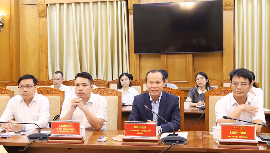Ông Mai Sơn, Phó Chủ tịch Thường trực UBND tỉnh Bắc Ninh phát biểu tại buổi làm việc.