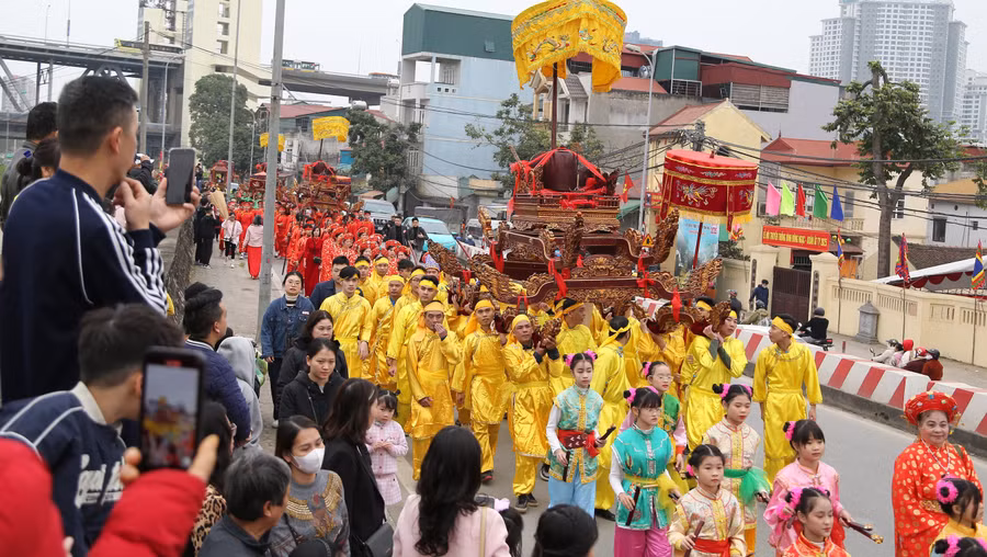 Hình ảnh lễ rước tại lễ hội truyền thống Đình Đông Ngạc.