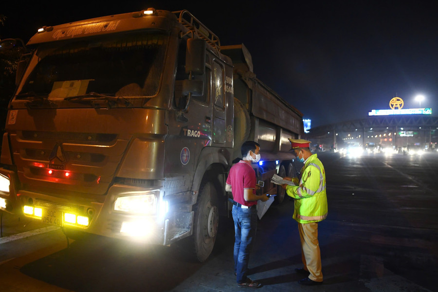 CSGT làm nhiệm vụ.