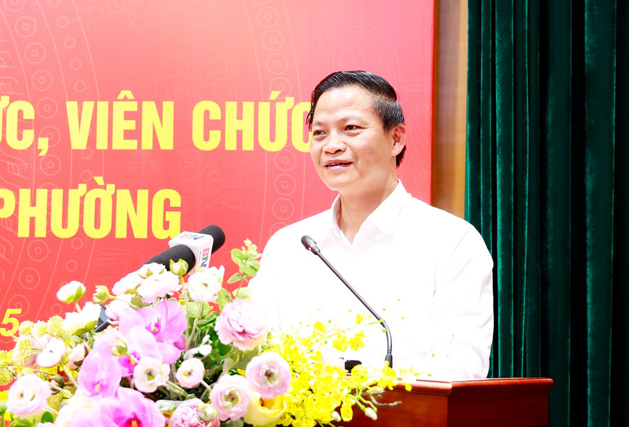 Chủ tịch UBND tỉnh Bắc Ninh Vương Quốc Tuấn phát biểu tại hội nghị. traoqd-biet-phai-5.jpg