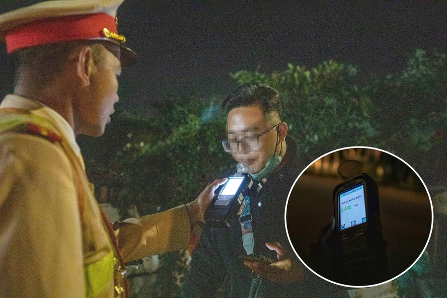 CSGT kiểm tra nồng độ cồn lái xe.