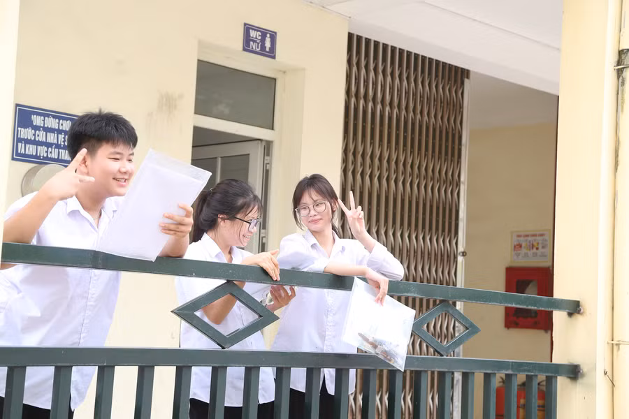 Thí sinh tại điểm thi Trung tâm GDNN-GDTX Quốc Oai.