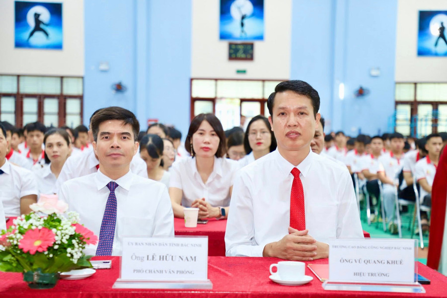 Đại biểu dự chương trình khai giảng. cn-4.jpg
