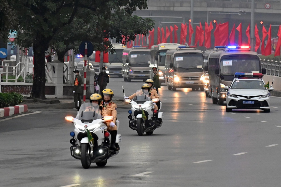 CSGT Thủ đô dẫn đoàn đại biểu tham dự Đại hội XIV của Đảng.