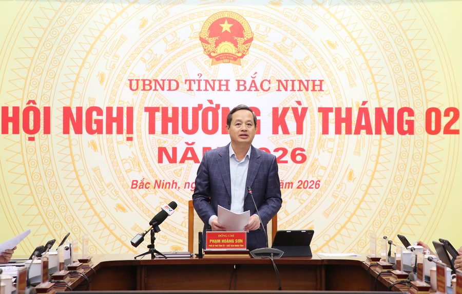 Chủ tịch UBND tỉnh Phạm Hoàng Sơn chỉ đạo một số nhiệm vụ trọng tâm tại hội nghị.